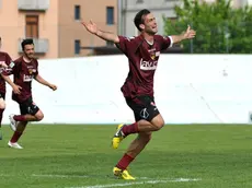 (CRUCCU) PORTOGRUARO 05/05/2013 MATTEO BOEM PORTOGRUARO (MAGLIA GRANATA) VS ALTOADIGE L' ESULTANZA DEL N¡17 ORLANDO (PORTOGRUARO) DOPO IL GOL