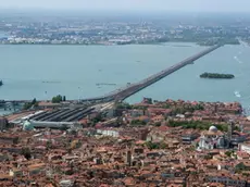 Interpress/Mazzega Venezia, 22.04.2015.- FOTO AEREE Nella foto Venezia e Ponte della Libertà