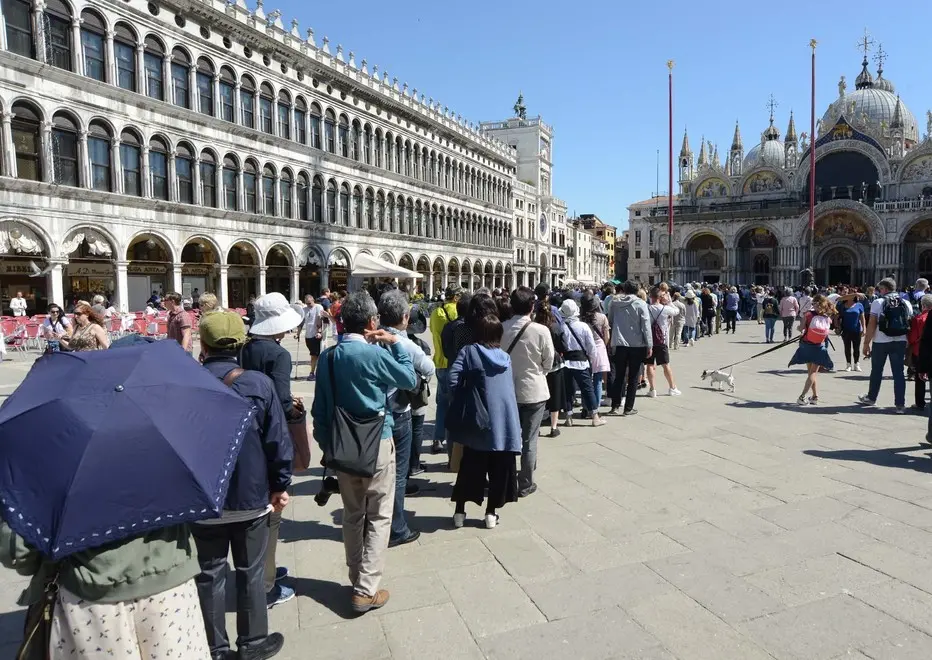 Interpress/M.Tagliapietra Venezia 30.04.2018.- Turismo a San Marco. Code eccezionali in Basilica di San Marco.