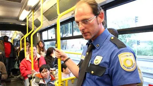 VIGILANTES E CONTROLLORI A BORDO DEGLI AUTOBUS ACTV, nella corse notturne Extraurbane ..