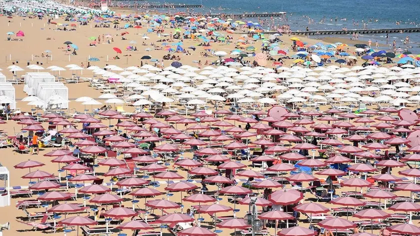 MORSEGO - DINO TOMMASELLA - JESOLO - GENTE SULLA SPIAGGIA