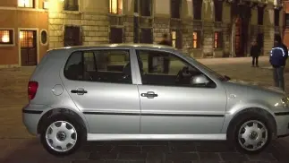 La Polo dei quattro ragazzi parcheggiata in campo San Geremia, davanti alla sede della Rai. I giovani sono stati denunciati