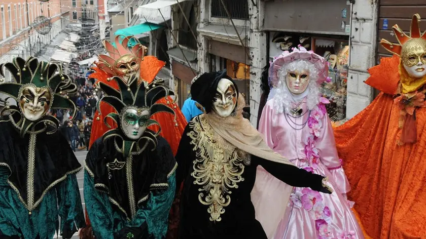 Interpress/Mazzega Morsego Venezia, 15.02.2015.- Carnevale di Venezia .- Nella foto controlli dai tetti della Polizia di Stato.-