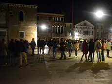 Giovani in campo Santa Margherita a Venezia