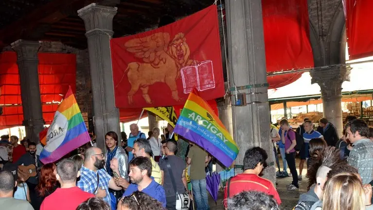 Interpress/Mazzega Scattolin Venezia, 05.09.2015.- Manifestazione LGBT in pescheria di Rialto.-