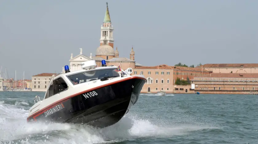 Venezia, 19.06.2006.- Carabinieri Venezia, Reparto Navale.- Controllo ed inseguimento natanti in bacino San Marco.- Interpress/Agostini