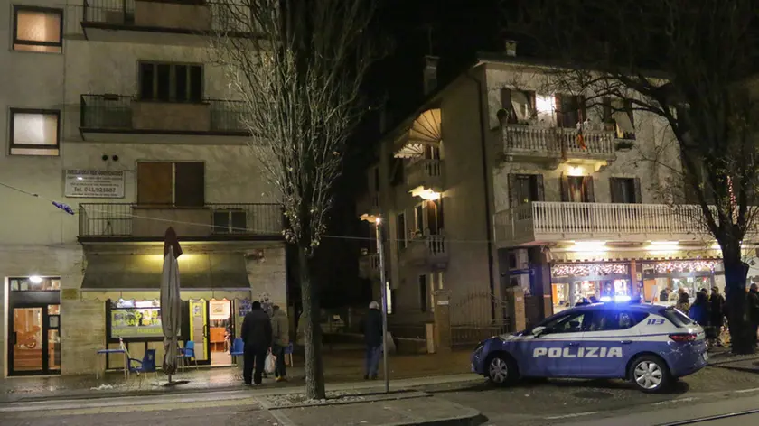 Foto Agenzia Candussi/ Mion/ Marghera, Piazza Mercato/ Accoltellamento di fronte al Bar San Marco in Piazza Mercato a Marghera