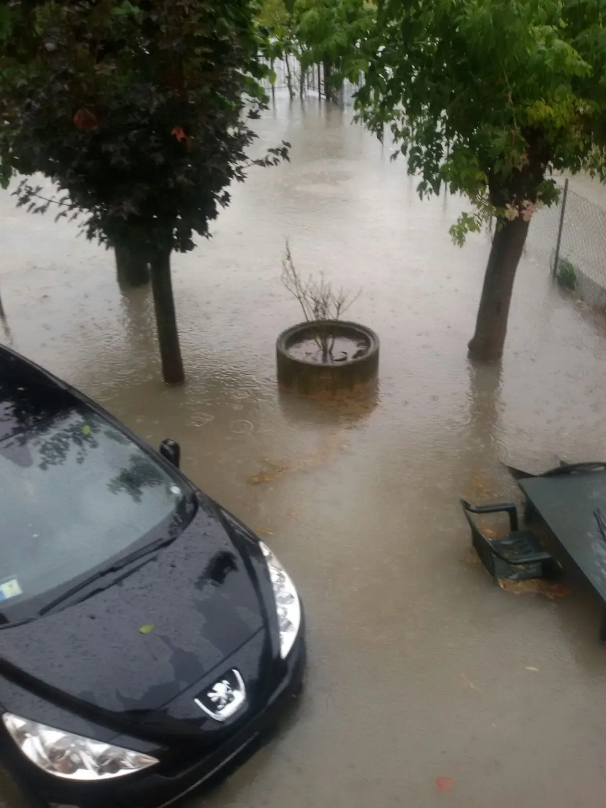 Una macchina intrappolata nell'acqua a Martellago