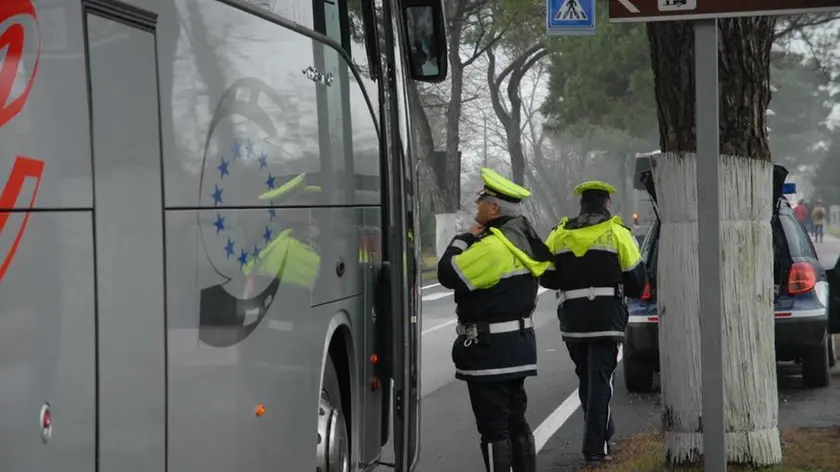 DEPOLO FGAVAGNIN PUNTA SABBIONI CONTROLLI E CONSIGLI DA PARTE DEGLI AGENTI DELLA POLIZIA LOCALE