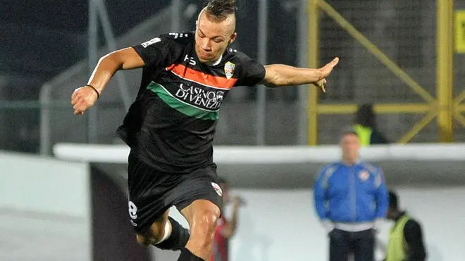 (CRUCCU) PORTOGRUARO 23/10/2013 MATTEO BOEM VENEZIA (MAGLIA NERA) VS CREMONESE N¡18 SIEGA (VENEZIA)