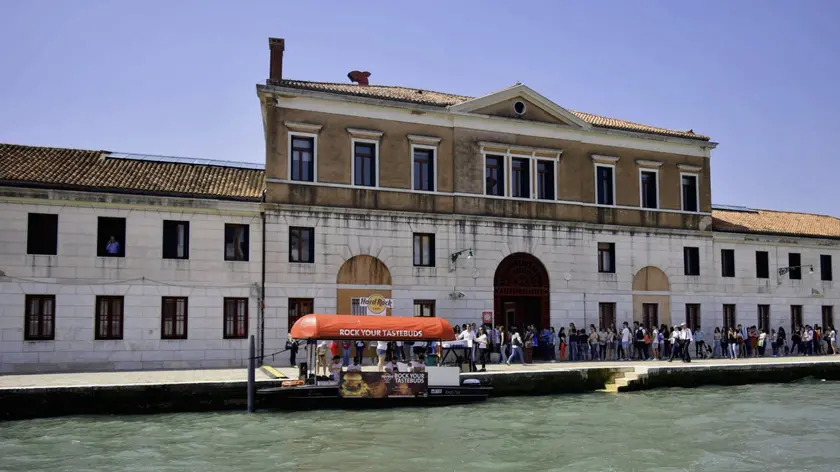 La barca di Hard Rock Cafe a San Giobbe