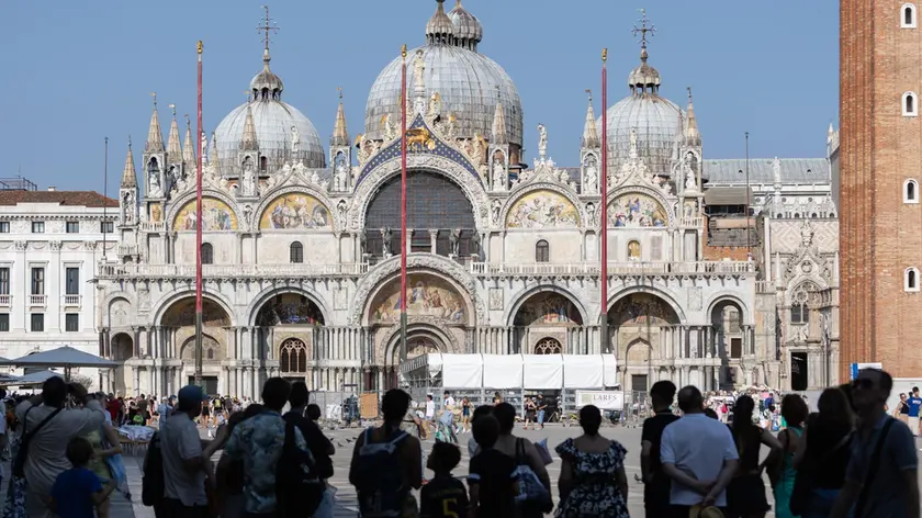 Gruppi di turisti in Piazza San Marco
