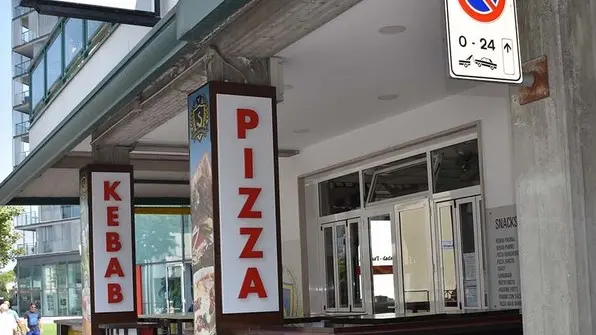 COLUCCI - DINO TOMMASELLA - JESOLO - IL KEBAB PIZZERIA DERUBATO NEI PRESSI DI PIAZZA MAZZINI