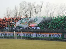 La curva dei tifosi Veneziani durante Venezia-Parma del 29 gennaio (foto Interpress)