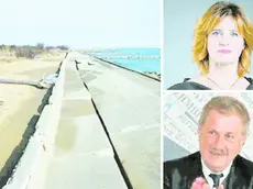 I gradoni sconnessi che necessitano di interventi urgenti alla Laguna del Mort e i sindaci Nadia Zanchin (Eraclea) e Valerio Zoggia (Jesolo)