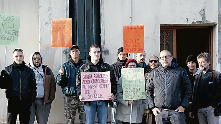 Agenzia Candussi, giornalista Abbadir. Presidio contro lo sfratto di Assemble Sociale Per La Casa in via Canestrini 1 a Marghera.