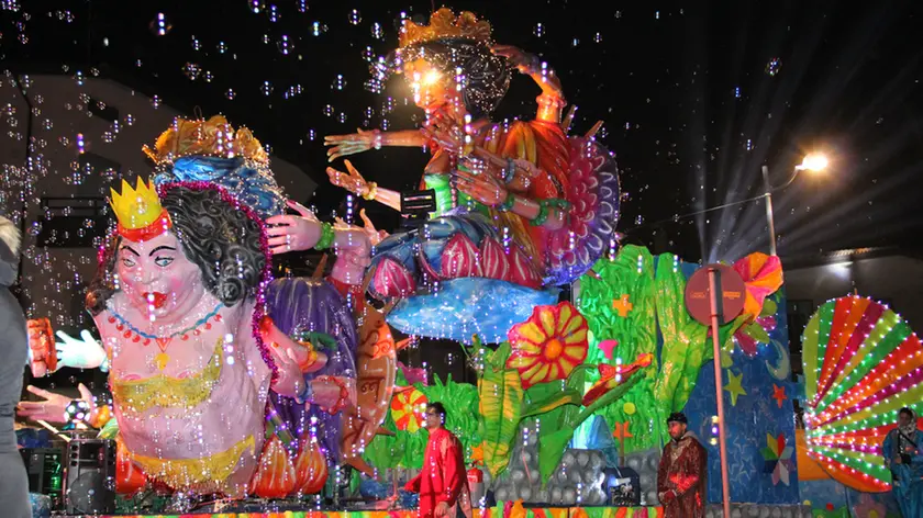 CAORLE - DINO TOMMASELLA - DE POLO - SFILATA NOTTURNA CARRI CARNEVALE 2015