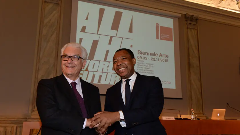 Il presidente della Biennale Paolo Baratta e il direttore della Biennale Arti visive Okwui Enwezor