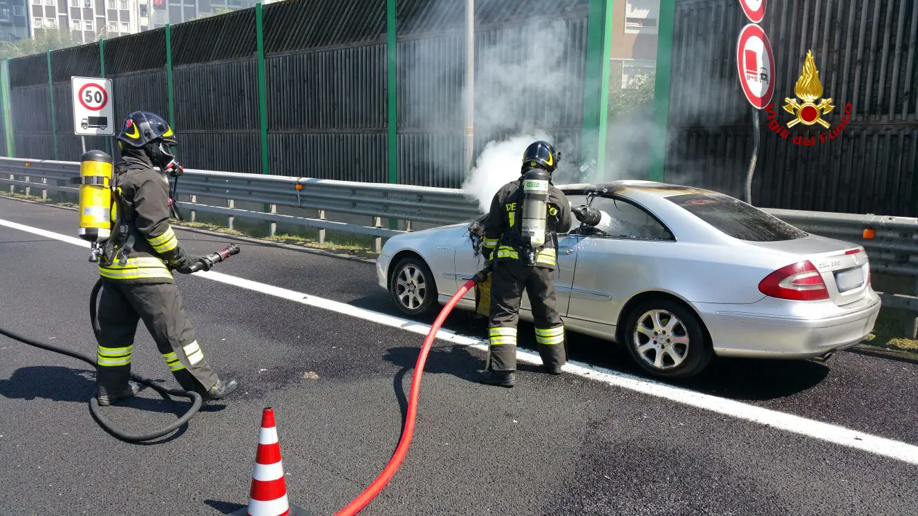 L'intervento dei vigili del fuoco in tangenziale