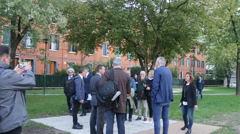 Foto Agenzia Candussi/Chiarin/ Mestre, via Piave/ La commissione parlamentare di inchiestasulle condizioni di sicurezza e degrado delle città e delle periferie visita i giardinetti di via Piave