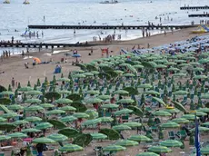 DE POLO - DINO TOMMASELLA- JESOLO LIDO - VEDUTE DELLA GENTE IN SPIAGGIA DA TERRA E DALL'ALTO