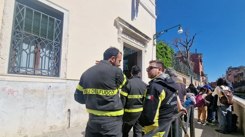 Un intervento dei vigili del fuoco a Venezia