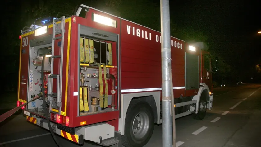Tosatto -GM- Via Cardan e via Cantale, intervento dei Vigili del Fuoco. Tosatto -GM- Via Cardan e via Cantale, intervento dei Vigili del Fuoco.