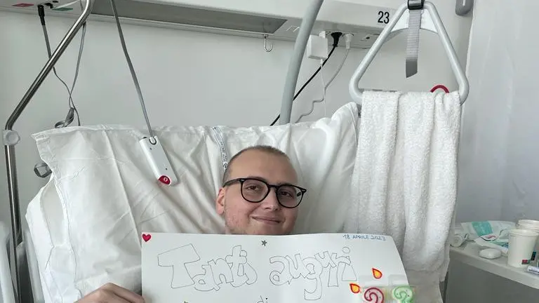 Marco Zabeo il giorno del suo 23° compleanno nel letto di ospedale: lancia un appello per trovare un donatore compatibile di midollo