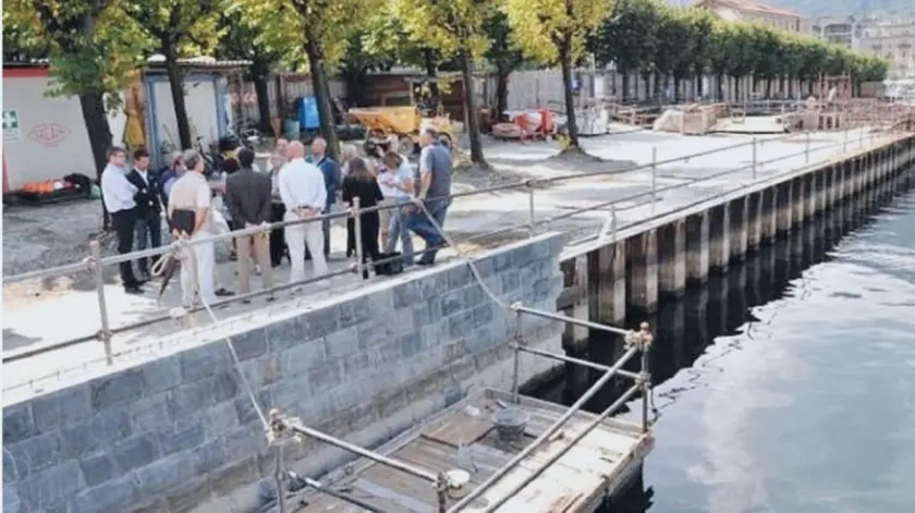 Il lungolago di Como dove Sacaim sta realizzando le opere di difesa