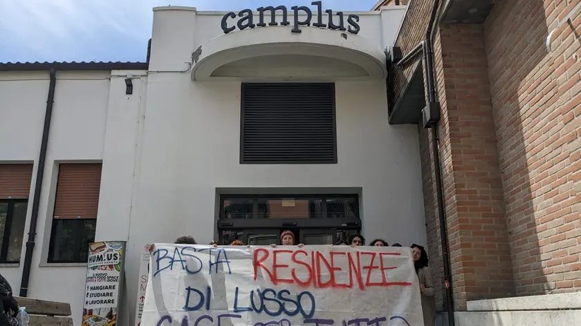 La protesta del collettivo Lisc al Camplus di Santa Marta