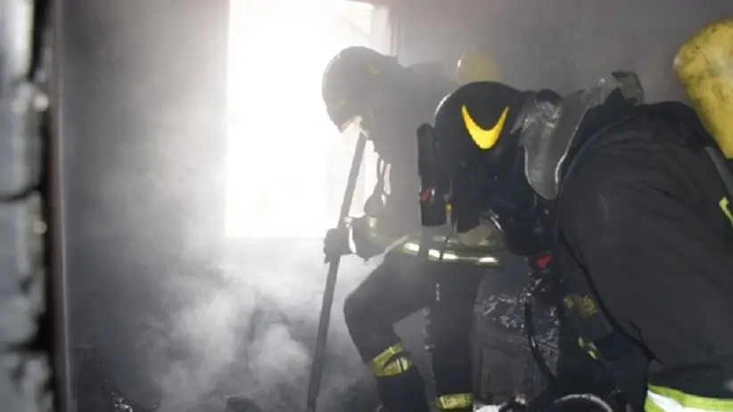 I vigili del fuoco stanno valutando la portata e le cause dell'incendio