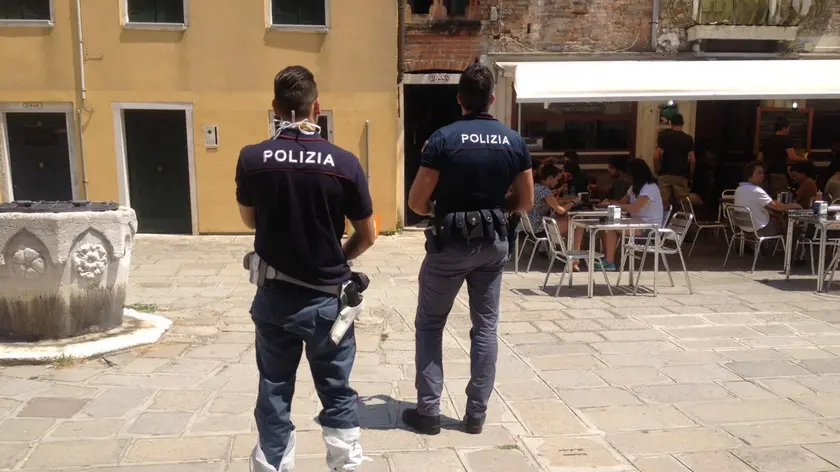 Forze dell'ordine in Corte Mazor (foto di archivio)