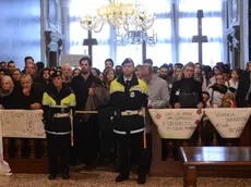 protesta in consiglio comunale per vendita villa heriot