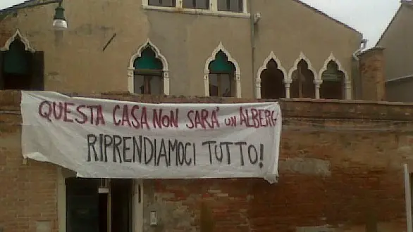 L'ex ospizio Contarini occupato a Santa Marta