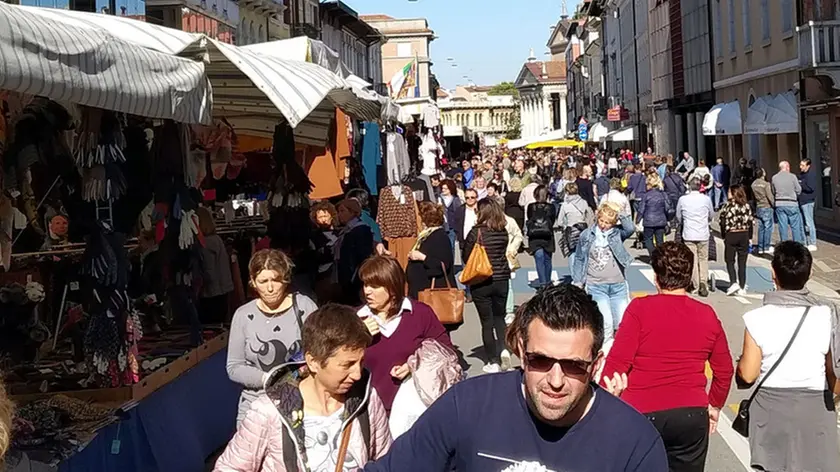 DE POLO - TOMMASELLA - SAN DONA' - FIERA DEL ROSARIO -INVASIONE DI VISITATORI CON IL SOLE NELL'ULTIMO GIORNO