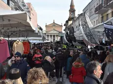 COLUCCI - DINO TOMMASELLA - SAN DONA' - IL MERCATO DI FORTE DEI MARMI IN CENTRO