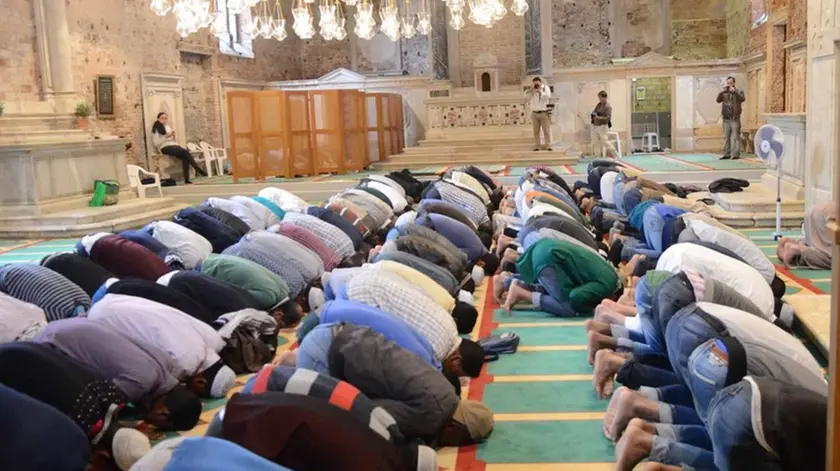 Interpress/GF.Tagliapietra.15.05.2015.-Preghiera alla Chiesa Moschea della Misericordia.