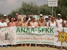 innaugurazione spiaggia naturista jesolo ve - La soddisfazione dei naturisti dell'associazione Anaa