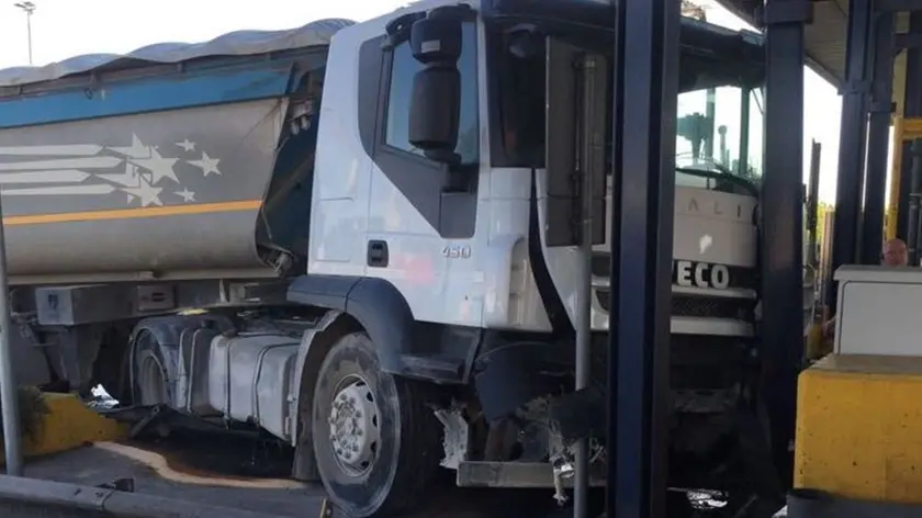 DE POLO - DINO TOMMASELLA - PORTOGRUARO - CAMION SU CASELLO AUTOSTRADA