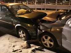 Scontro frontale sul cavalcavia della stazione di Mestre in direzione Marghera