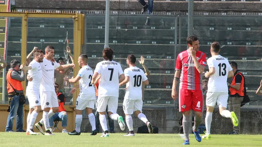 Foto LaPresse - Raffaele Rastelli 13/05/2017 Cremona (Italia) Sport Calcio Cremonese vs Venezia Suopercoppa Lega Pro 2016-2017 Stadio Zini Nella foto: esultanza Venezia