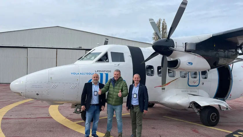 Gunther Pitterka al centro insieme a Maurizio Luigi Garbisa e Mauro Troncia dell’aeroporto Nicelli