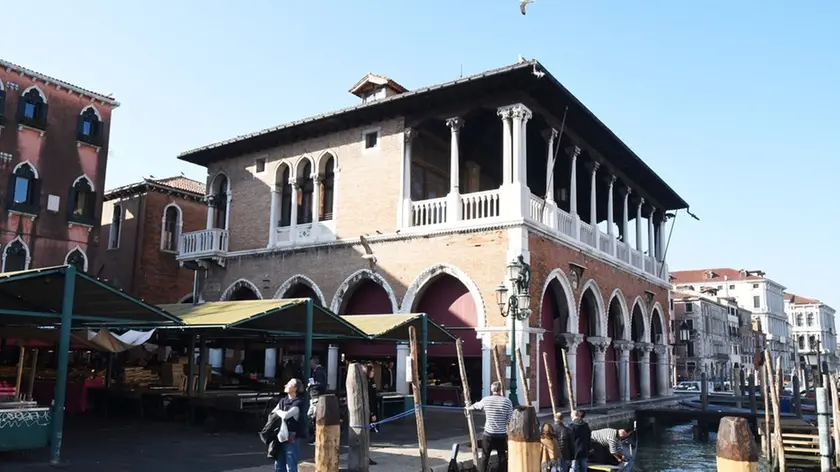 Interpress/M.Tagliapietra Venezia 14.11.2018.- Palazzo in Pescheria sopra il Mercato del pesce di Rialto.