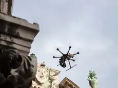 L'immagine di un drone a San Marco. Per legge è vietato usarli in città