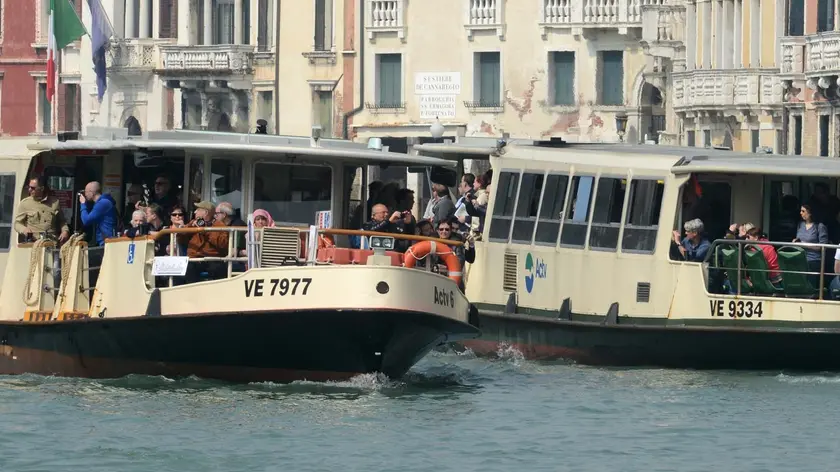 Interpress/M.Tagliapietra Venezia 01.04.2014.- Vaporetti actv in canal grande