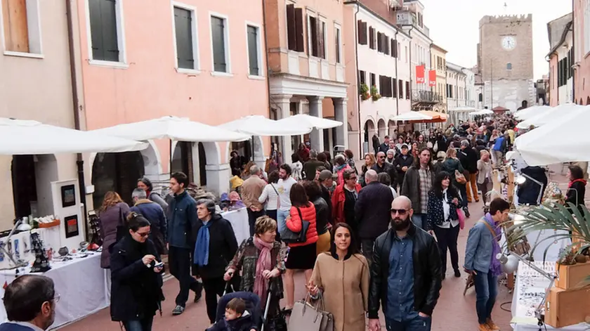 Foto Agenzia Candussi/Morsego/Mestre, via Palazzo/ Mercatino dei Portici