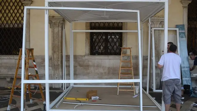 Interpress/M.Tagliapietra Venezia 17.06.2013.- Nuovo gabbiotto sotto palazzo Ducale accanto alla Porta della Carta.