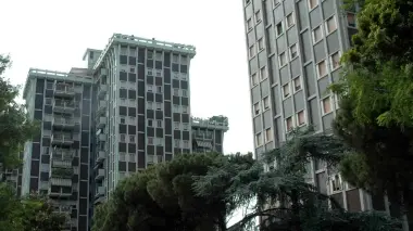 La torre 26 della Cita dove esistono casi di sovra affollamento