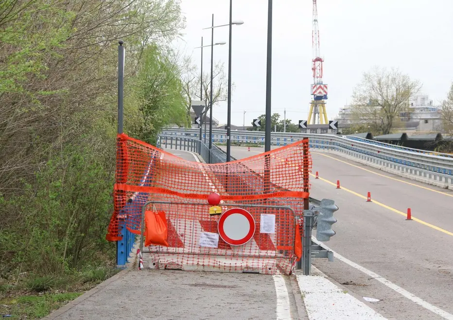 Foto Agenzia Candussi/ Chiarin/ Mestre, via Torino/ Pista ciclabile interrotta