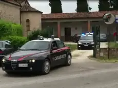 I carabinieri durante il blitz in canonica